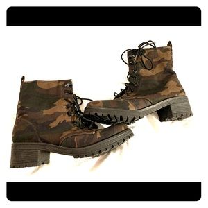 Madden Girl 9 Women’s Camo Boots 1.5in Heel Cute